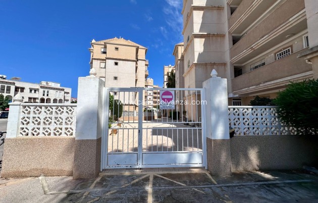 Resale - Apartment / flat - Torrevieja - Habaneras