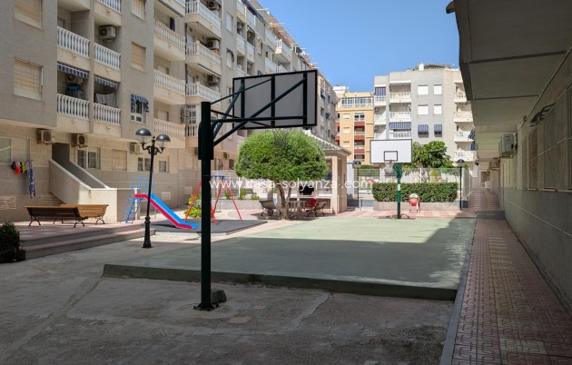 Herverkoop - Appartement / flat - Torrevieja - Estacion Autobuses