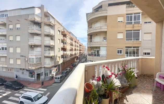 Resale - Apartment / flat - Torrevieja - Estacion Autobuses