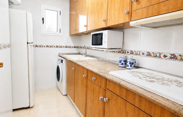 Resale - Apartment / flat - Torrevieja - Habaneras
