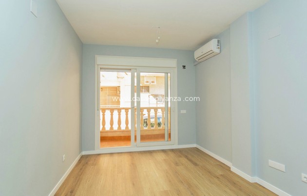 Resale - Apartment / flat - Torrevieja - La Mata