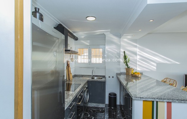 Resale - Apartment / flat - Torrevieja - La Mata