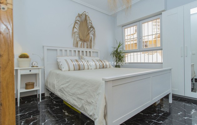 Resale - Apartment / flat - Torrevieja - La Mata