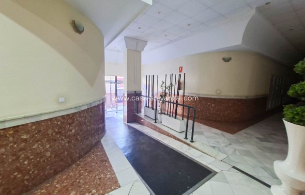 Resale - Apartment / flat - Torrevieja - Torrevieja Centro