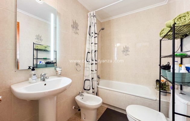 Resale - Apartment / flat - Torrevieja - Torrevieja Centro