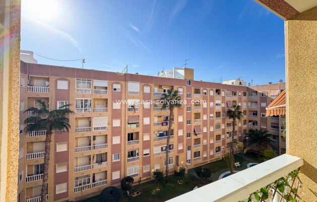Resale - Apartment / flat - Torrevieja - Torrevieja Centro