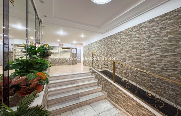 Resale - Apartment / flat - Torrevieja - Torrevieja Centro