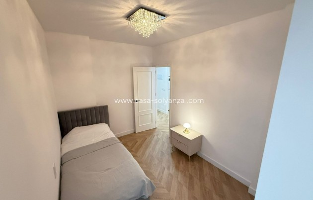 Resale - Apartment / flat - Alicante City - Parque de las Naciones