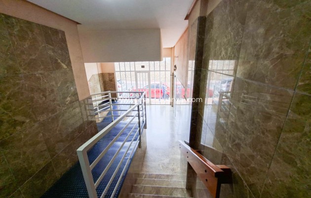 Resale - Apartment / flat - Torrevieja - Torrevieja Centro