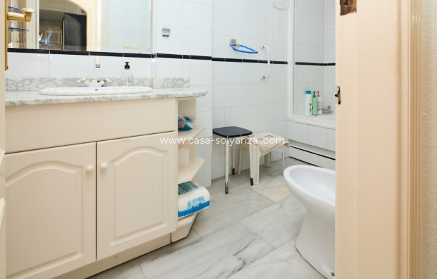 Resale - Apartment / flat - Torrevieja - Playa de los Locos