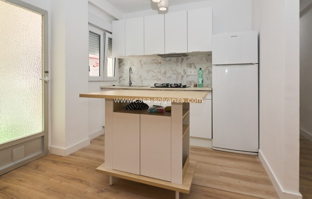 Resale - Apartment / flat - Torrevieja - Torrevieja Centro