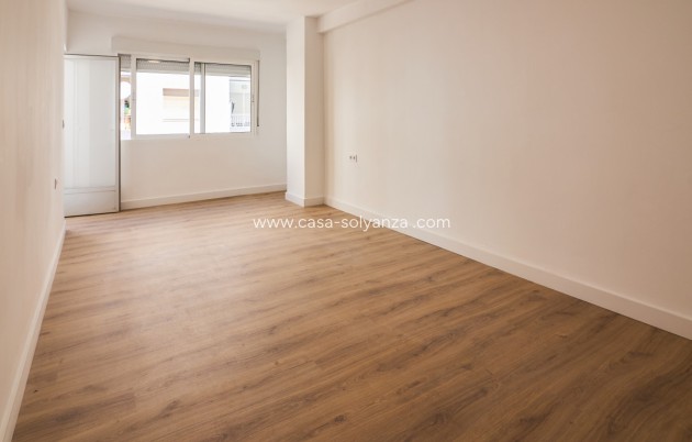 Resale - Apartment / flat - Torrevieja - Torrevieja Centro