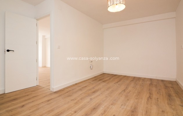 Resale - Apartment / flat - Torrevieja - Torrevieja Centro