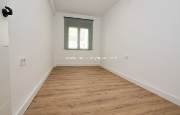 Resale - Apartment / flat - Torrevieja - Torrevieja Centro