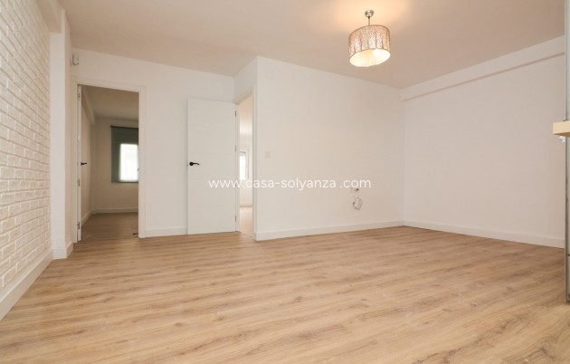 Resale - Apartment / flat - Torrevieja - Torrevieja Centro