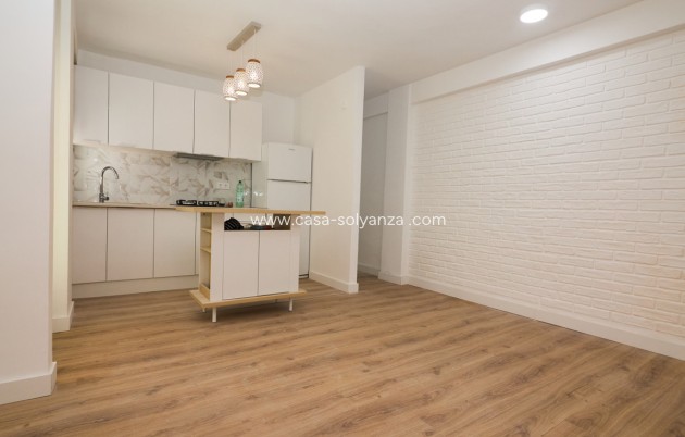 Resale - Apartment / flat - Torrevieja - Torrevieja Centro