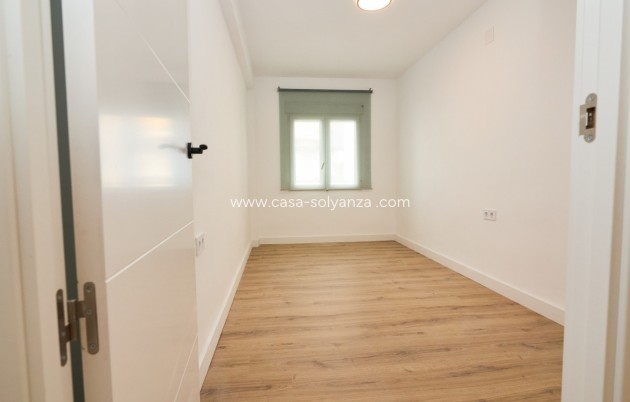 Resale - Apartment / flat - Torrevieja - Torrevieja Centro