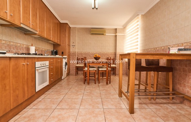 Resale - Apartment / flat - Torrevieja - Torrevieja Centro