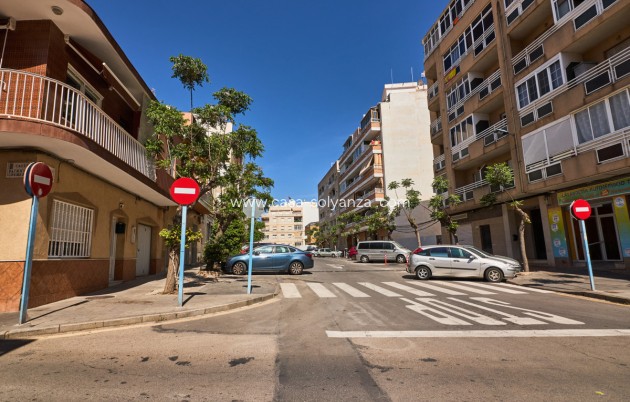 Resale - Apartment / flat - Torrevieja - Torrevieja Centro