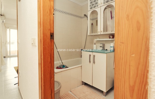 Resale - Apartment / flat - Torrevieja - Torrevieja Centro