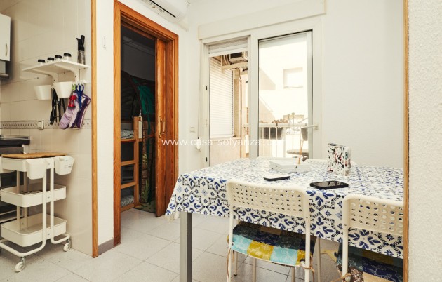 Resale - Apartment / flat - Torrevieja - Torrevieja Centro