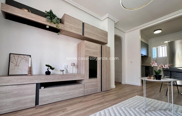 Resale - Apartment / flat - Torrevieja - Torrevieja Centro