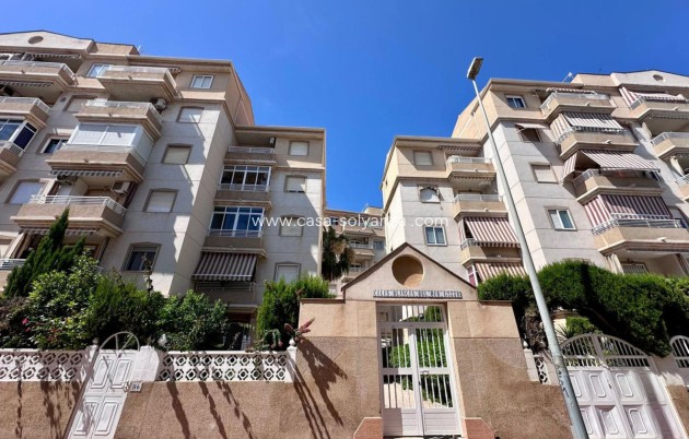 Resale - Apartment / flat - Torrevieja - Torrevieja Centro