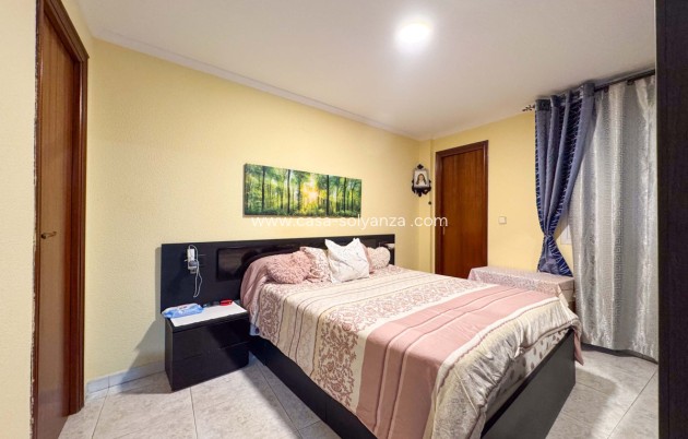 Resale - Apartment / flat - Torrevieja - Torrevieja Centro
