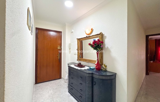 Resale - Apartment / flat - Torrevieja - Torrevieja Centro