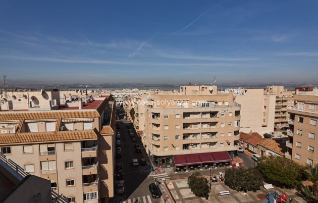 Resale - Apartment / flat - Torrevieja - Torrevieja Centro