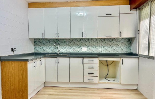 Resale - Apartment / flat - Torrevieja - Torrevieja Centro