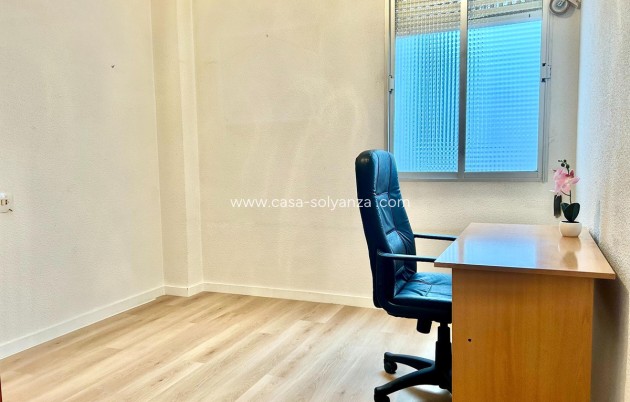 Resale - Apartment / flat - Torrevieja - Torrevieja Centro