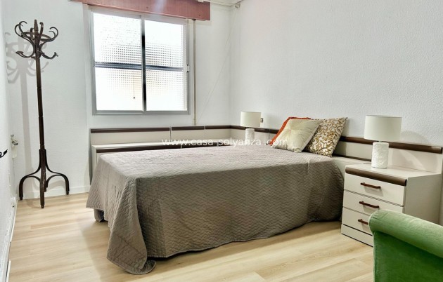 Resale - Apartment / flat - Torrevieja - Torrevieja Centro