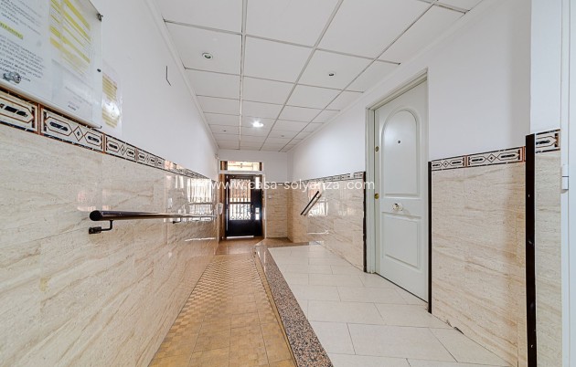 Resale - Apartment / flat - Torrevieja - Torrevieja Centro