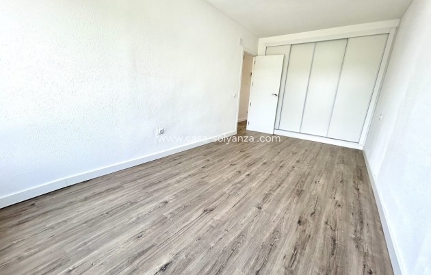 Resale - Apartment / flat - Orihuela - Villamartin