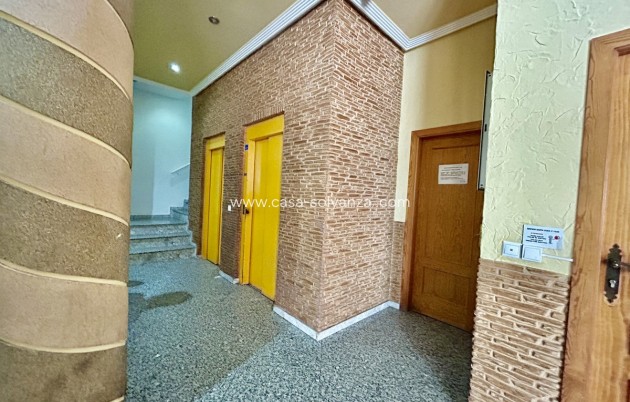 Resale - Apartment / flat - Torrevieja - Torrevieja Centro