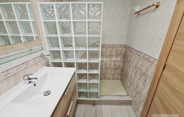 Resale - Villa - Torrevieja - La Siesta