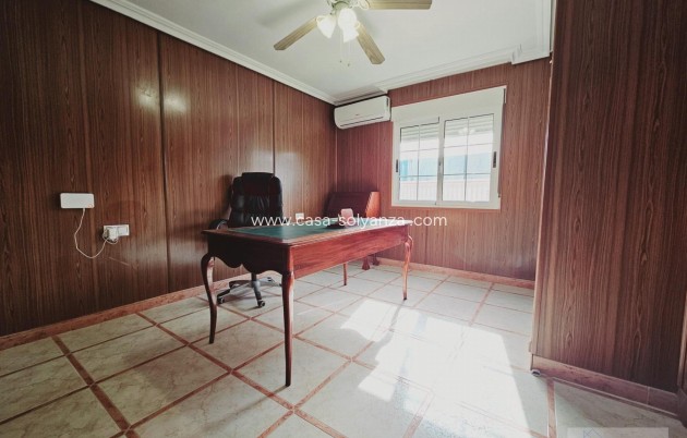 Resale - Villa - Torrevieja - La Siesta