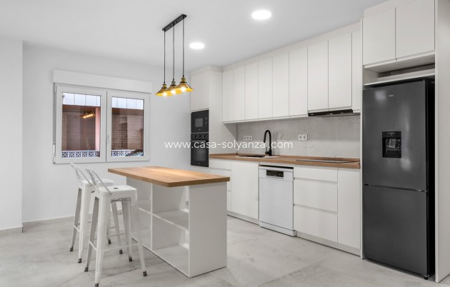 Resale - Apartment / flat - Torrevieja - Torrevieja Centro