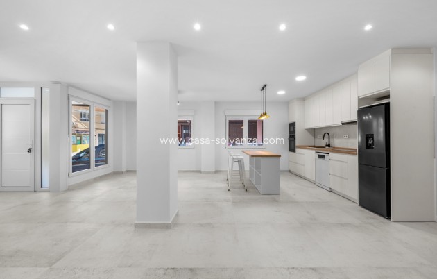 Resale - Apartment / flat - Torrevieja - Torrevieja Centro