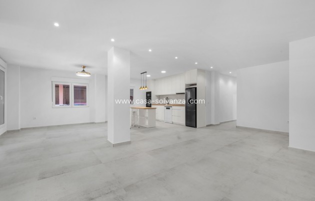 Resale - Apartment / flat - Torrevieja - Torrevieja Centro