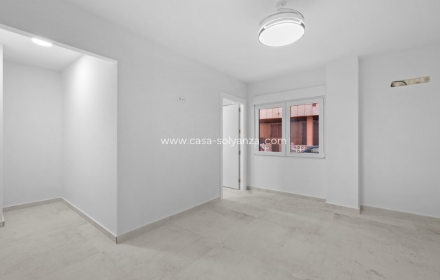 Resale - Apartment / flat - Torrevieja - Torrevieja Centro