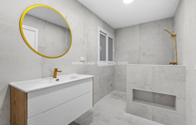 Resale - Apartment / flat - Torrevieja - Torrevieja Centro