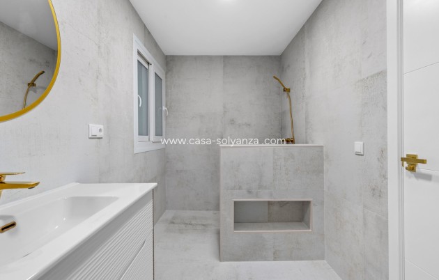 Resale - Apartment / flat - Torrevieja - Torrevieja Centro