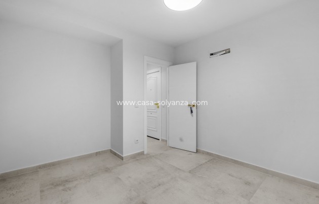 Resale - Apartment / flat - Torrevieja - Torrevieja Centro