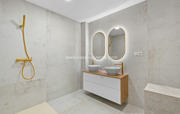 Resale - Apartment / flat - Torrevieja - Torrevieja Centro