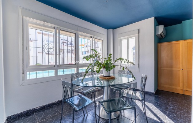 Resale - Apartment / flat - Torrevieja - Torrevieja Centro