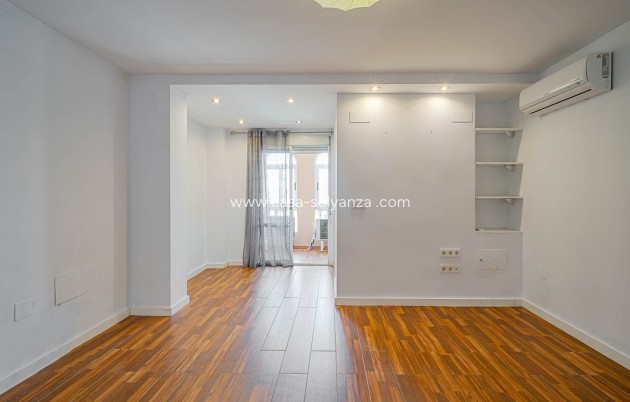 Resale - Apartment / flat - Torrevieja - Torrevieja Centro