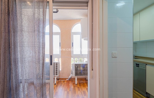 Resale - Apartment / flat - Torrevieja - Torrevieja Centro