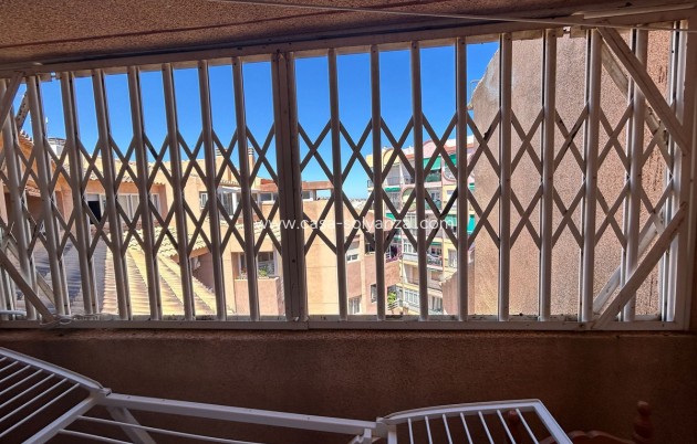 Resale - Apartment / flat - Torrevieja - Torrevieja Centro